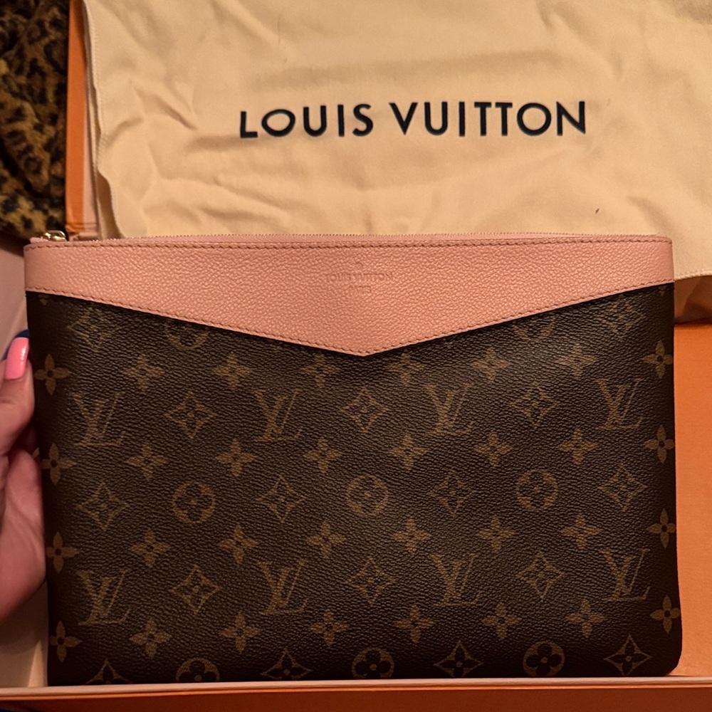Louis Vuitton Monogram Clutch in Brown and Pink